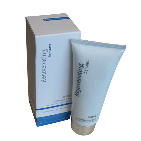 Rejuvenation tendering skin moisturizing facial cleanser